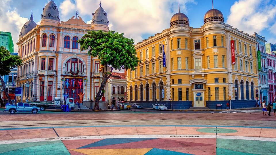 Encontre intérpretes em Recife para tradução simultânea