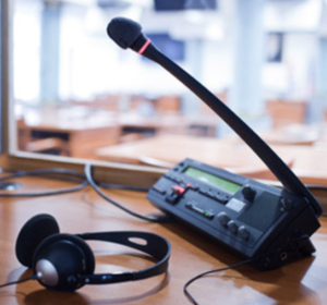 Simultaneous interpretation console with a gooseneck microphone. for lecture translation Brazilian Portuguese